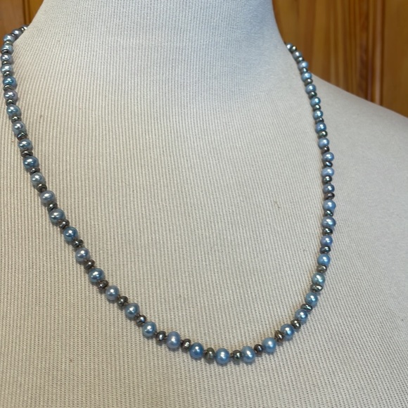 Blue & grey pearl necklace or bracelet - Picture 3 of 8